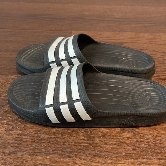 Adidas Black and White Slides Size 4 - Picture 3 of 4